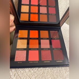 Ace Beaute Scarlet Dusk Eyeshadow Palette